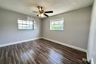 860 Center St, Jupiter, FL 33458 - Photo 3