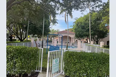 8839 S Isles Circle, Tamarac, FL 33321 - Photo 25