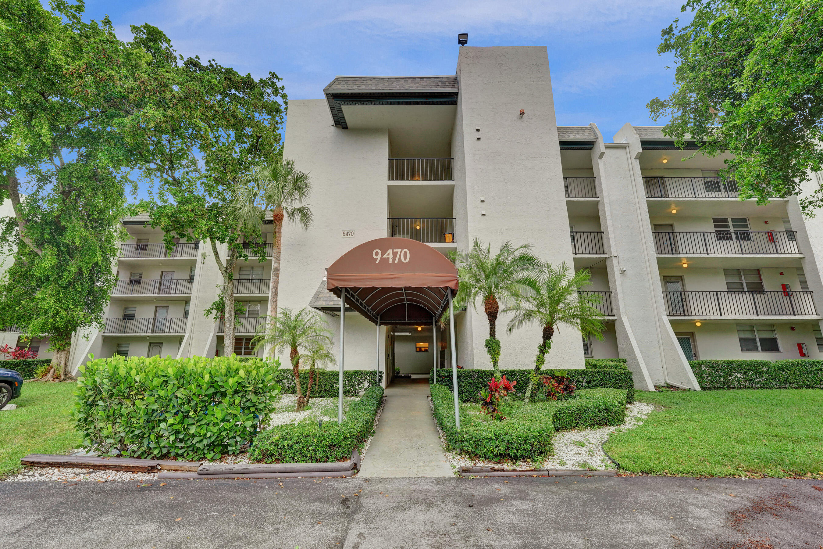 9470 Poinciana Pl #308 - 9470 Poinciana Pl #308, Davie, FL 33324 Luxury Property | Jose Angel Pina