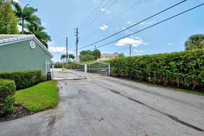 1741 NE 4th Avenue #F5, Fort Lauderdale, FL 33305 - Photo 43