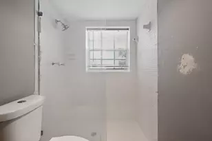 251 NE 142nd St, Miami, FL 33161 - Photo 37