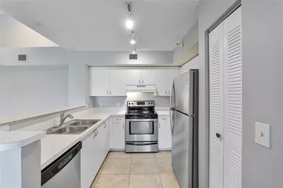 120 Yacht Club Way #305, Hypoluxo, FL 33462 - Photo 5