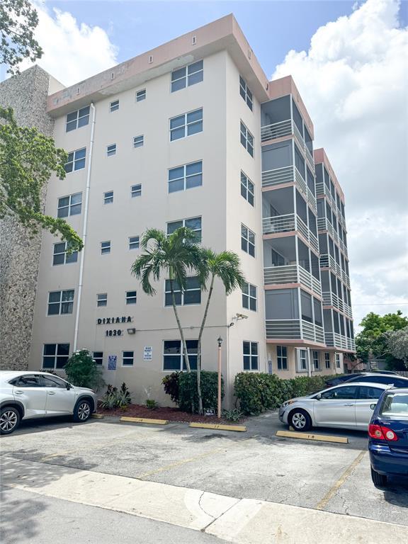 1830 Dixianna St #201 - 1830 Dixianna St #201, Hollywood, FL 33020 Luxury Property | Jose Angel Pina