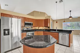 10304 NW 50th Ct, Coral Springs, FL 33076 - Photo 5
