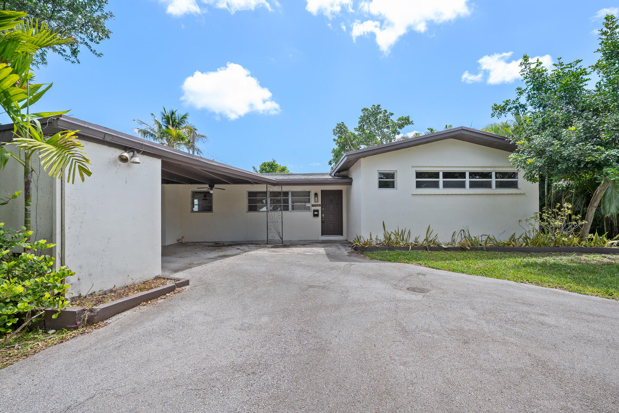 1308 SW 9th Ave main architectural view