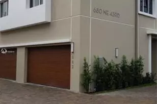 682 NE 43rd St, Oakland Park, FL 33334 - Photo 23