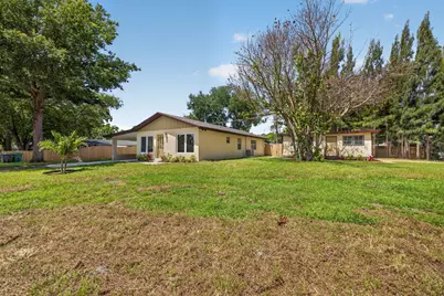 303 Lott Street, Fort Pierce, FL 34947 - Photo 3