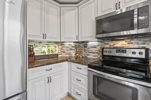 2030 Discovery Cir E, Deerfield Beach, FL 33442 - Photo 11