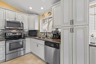 2030 Discovery Circle E, Deerfield Beach, FL 33442 - Photo 9