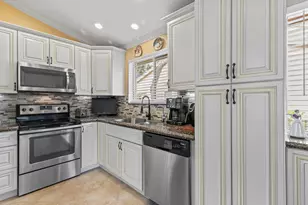 2030 Discovery Cir E, Deerfield Beach, FL 33442 - Photo 9