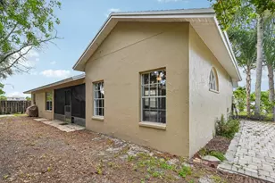 160 Royal Pine Cir S, Royal Palm Beach, FL 33411 - Photo 25