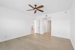 2650 Lake Shore Dr, Riviera Beach, FL 33404 - Photo 15