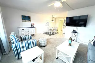 131 Oakridge J, Deerfield Beach, FL 33442 - Photo 3