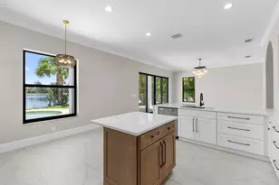 1324 Beacon Cir, Wellington, FL 33414 - Photo 11