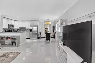 102 E Waterford E, Delray Beach, FL 33446 - Photo 3