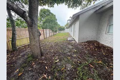 589 Cashiers Drive, West Palm Beach, FL 33413 - Photo 7