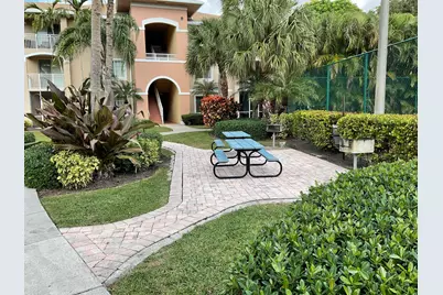 6533 Emerald Dunes Drive #108  W/garage, West Palm Beach, FL 33411 - Photo 7