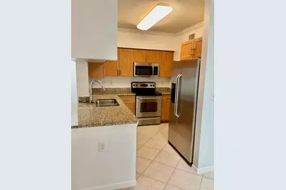 6533 Emerald Dunes Drive #108  W/garage, West Palm Beach, FL 33411 - Photo 13