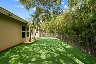 1207 Manor Dr S, Weston, FL 33326 - Photo 9
