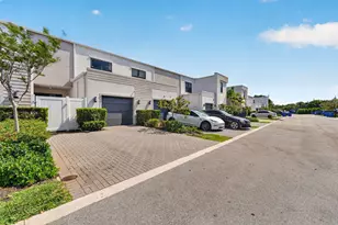 527 NW 17th St, Fort Lauderdale, FL 33311 - Photo 27