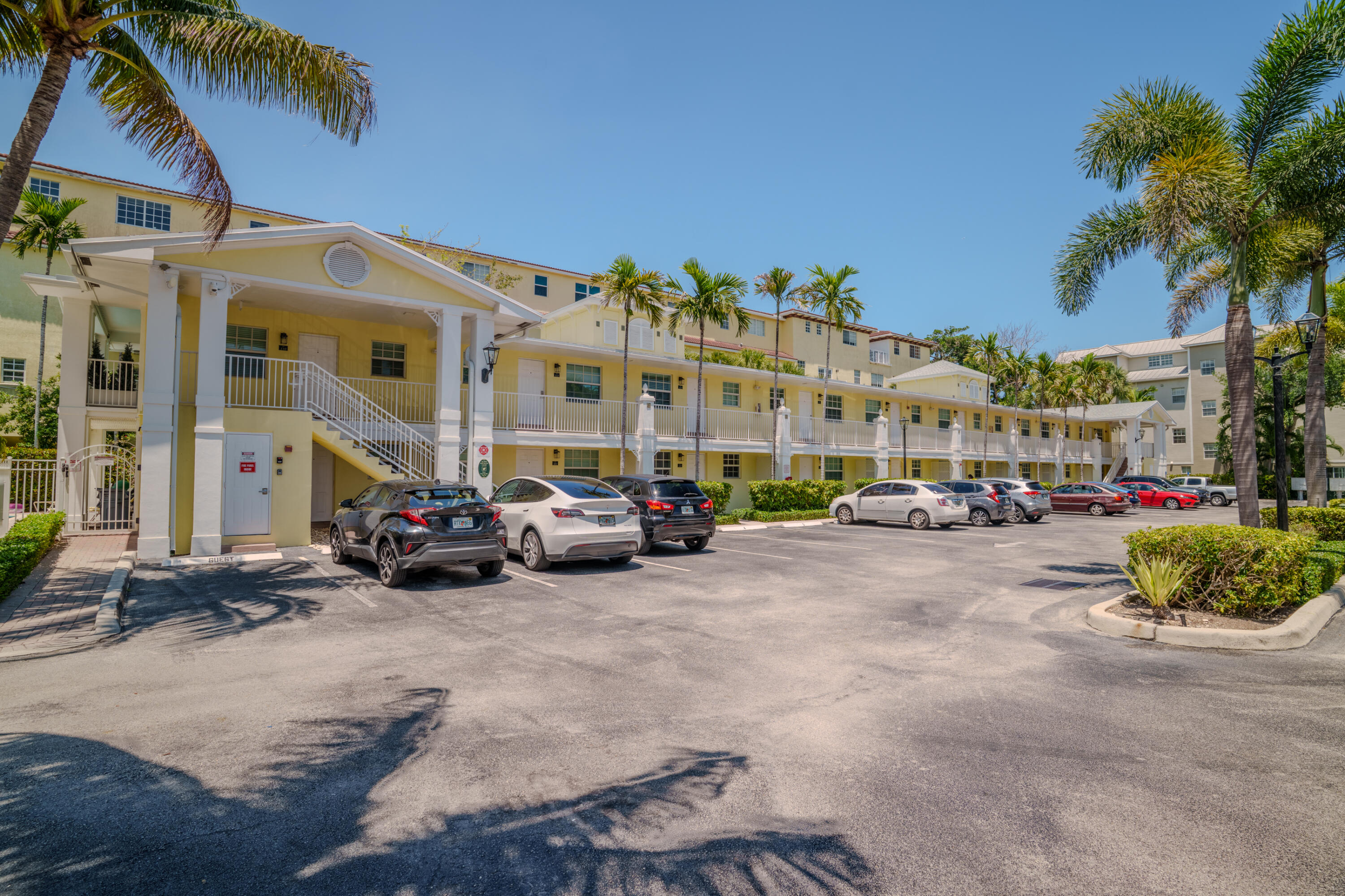 2660 NE 8th Ave #106 - 2660 NE 8th Ave #106, Wilton Manors, FL 33334 Luxury Property | Jose Angel Pina