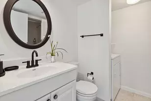 564 Springdale Cir, Palm Springs, FL 33461 - Photo 11