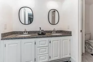 564 Springdale Cir, Palm Springs, FL 33461 - Photo 7