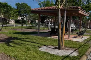 54 N Matador Ln, Davie, FL 33324 - Photo 13