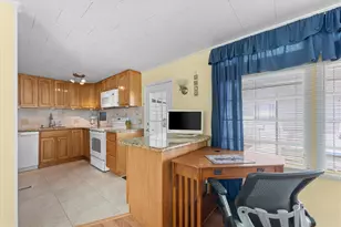 8630 SW 21st Ct, Davie, FL 33324 - Photo 7