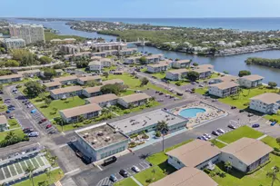 740 W Horizons W, Boynton Beach, FL 33435 - Photo 3