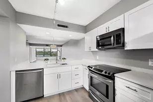 3636 Whitehall Dr, West Palm Beach, FL 33401 - Photo 3