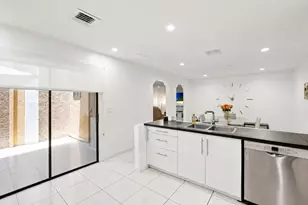 8061 NW 71st Ct, Tamarac, FL 33321 - Photo 5