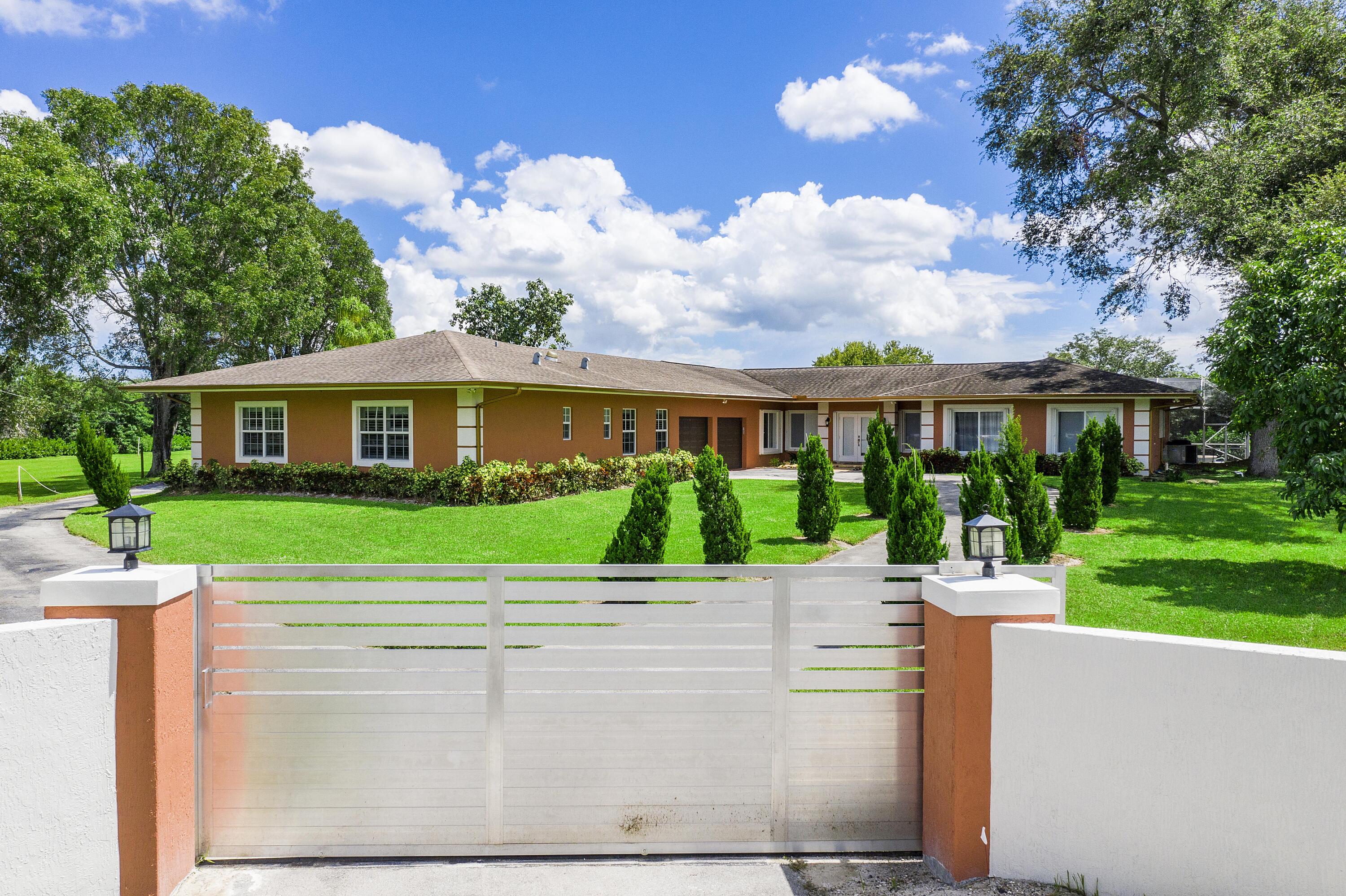 7600 NW 82nd Terrace main architectural view