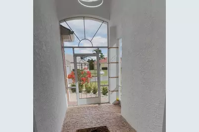 822 NW Sorrento Lane NW, Port Saint Lucie, FL 34986 - Photo 5