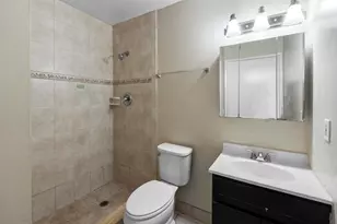 818 Meadows Cir, Boynton Beach, FL 33436 - Photo 15