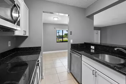 818 Meadows Circle, Boynton Beach, FL 33436 - Photo 7