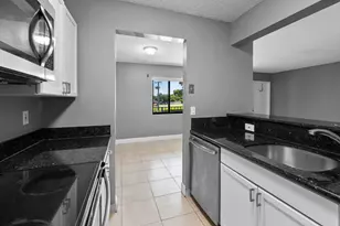 818 Meadows Cir, Boynton Beach, FL 33436 - Photo 7