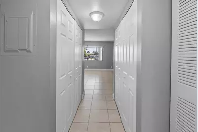 818 Meadows Circle, Boynton Beach, FL 33436 - Photo 17