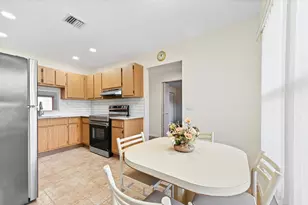 8515 Lakepoint Ct, Lake Worth, FL 33467 - Photo 7