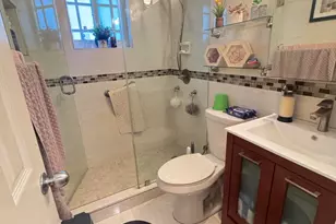 1070 NE 158th St, North Miami Beach, FL 33162 - Photo 9