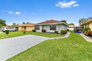 1390 Summit Run Cir, West Palm Beach, FL 33415 - Photo 25