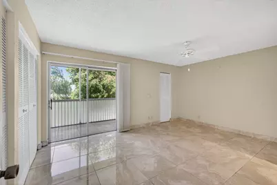 300 S Village Green Cir Circle S #420, Palm Springs, FL 33461 - Photo 7