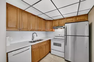 300 S Village Green Cir Circle S, Palm Springs, FL 33461 - Photo 13