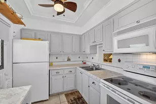 2111 NE 1st Ct, Boynton Beach, FL 33435 - Photo 9