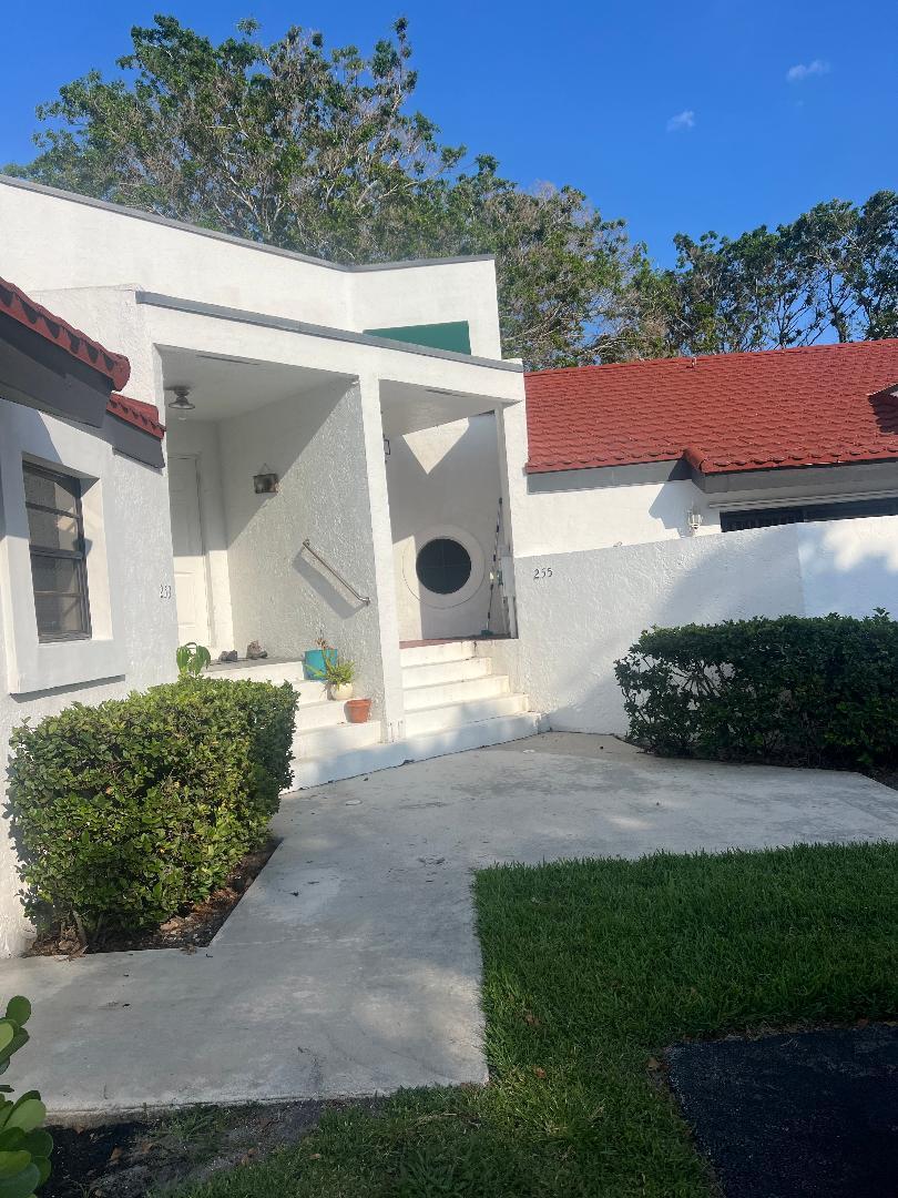 255 NW 36th Ave main architectural view