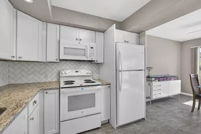 105 Greenbrier C, West Palm Beach, FL 33417 - Photo 9