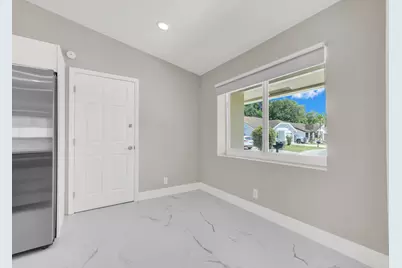 23392 E Country Club Dr Drive E, Boca Raton, FL 33428 - Photo 9
