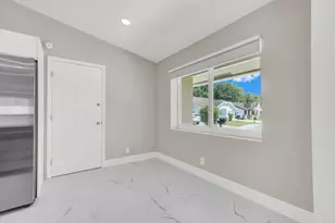 23392 E Country Club Dr Dr E, Boca Raton, FL 33428 - Photo 9