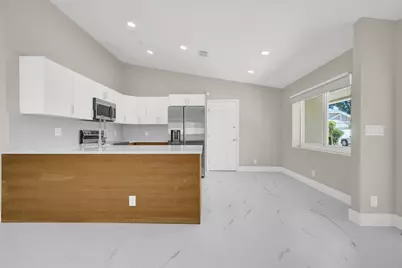 23392 E Country Club Dr Drive E, Boca Raton, FL 33428 - Photo 5