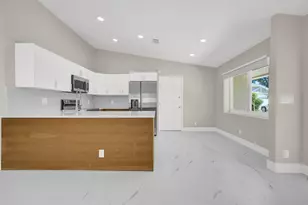 23392 E Country Club Dr Dr E, Boca Raton, FL 33428 - Photo 5